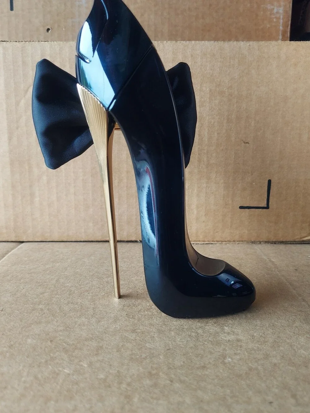 Black Satin Bow High Heel Bottle Accent